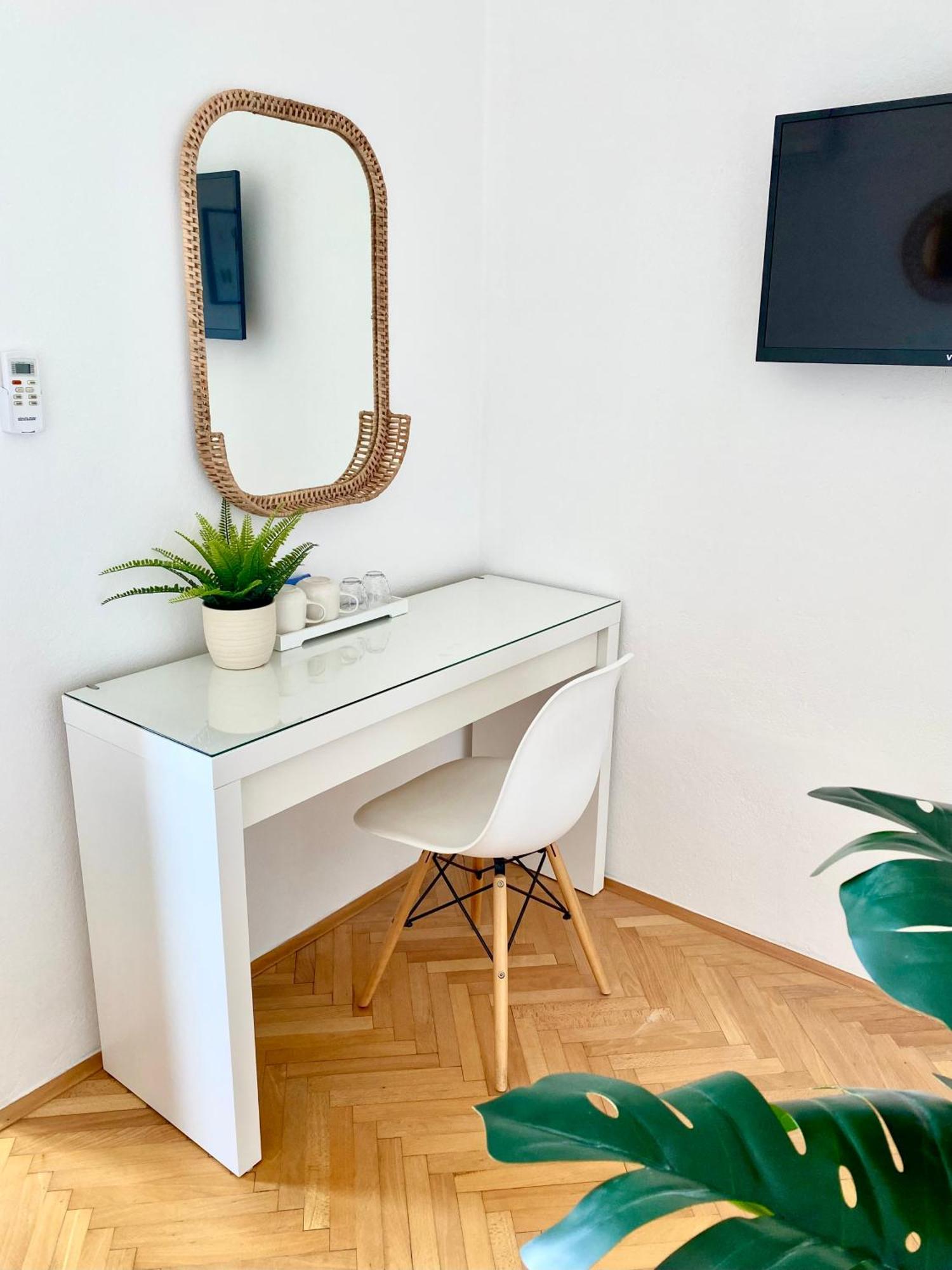 Apartments & Rooms Joy Of Life In Makarska Room photo